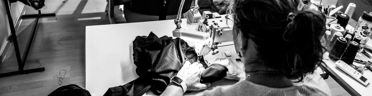 Produkcja odzieży w zakładzie Elastic — sposoby postępowania z przedprodukcyjnymi modelami odzieży